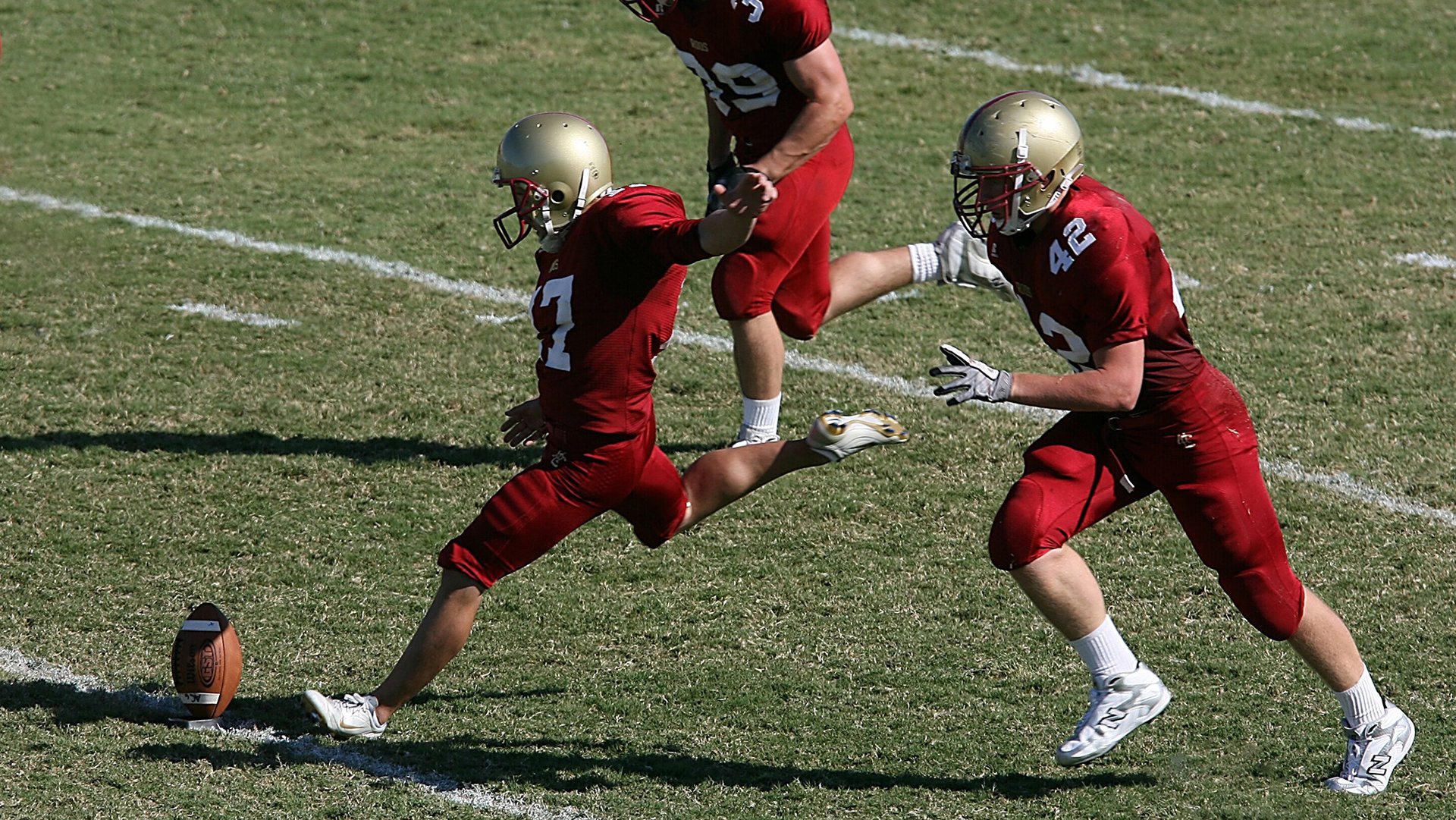 开云下载网址-以球会友：足球公益赛事盛大举行，以球会友 以赛传情